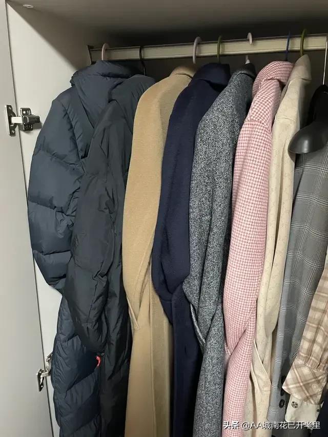 女人衣柜里永远缺一件单品,为啥女人衣柜里永远少一套衣服