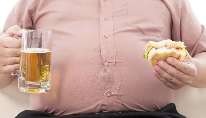 中年男人的啤酒肚还有救吗,为什么男人经常喝啤酒会有啤酒肚