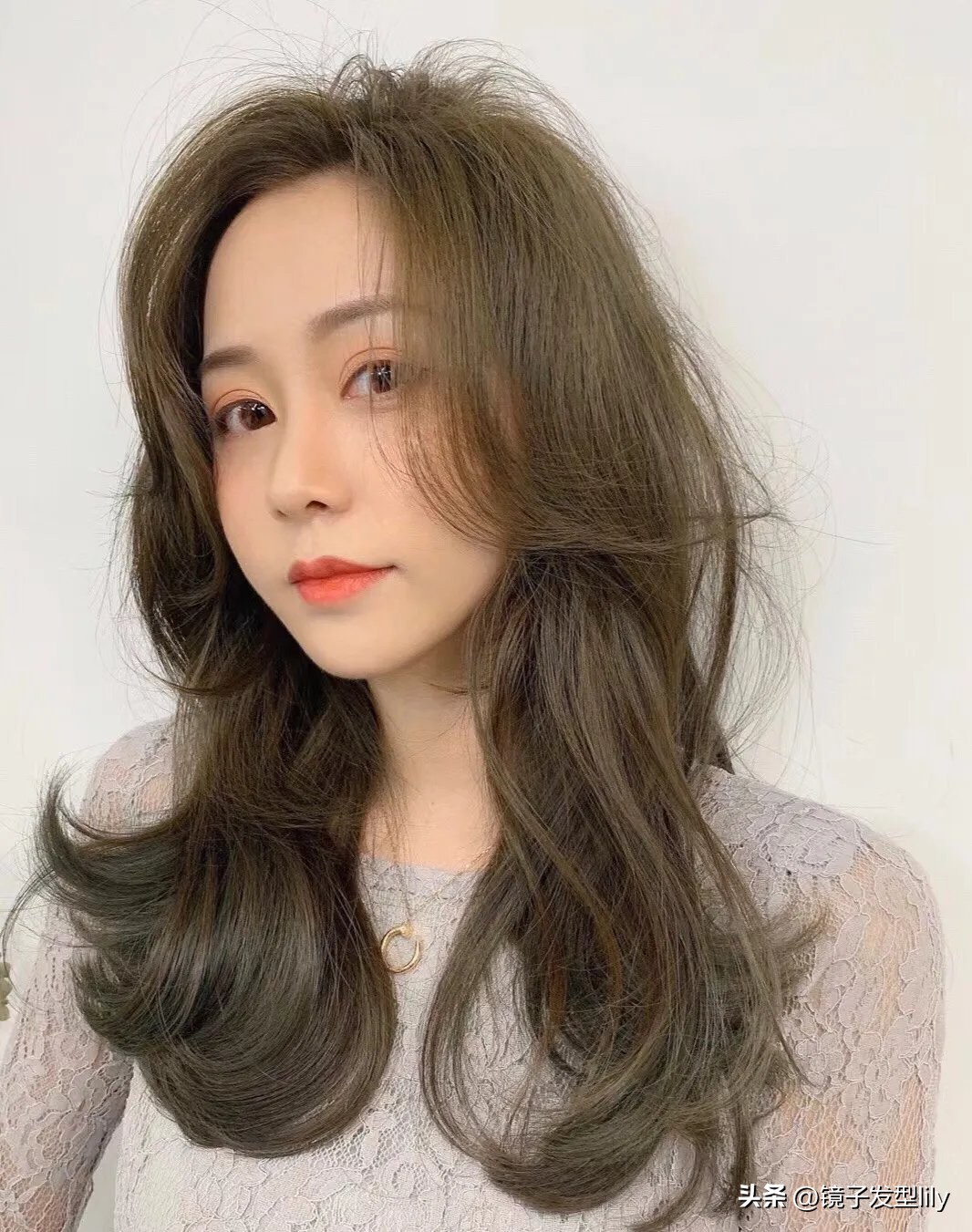 短发烫发女2021流行小卷发型减龄,2020年最火短发小卷花样多点的