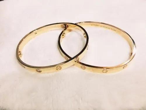 男生送女朋友什么礼物比较用心,高情商男生给女朋友送什么礼物好