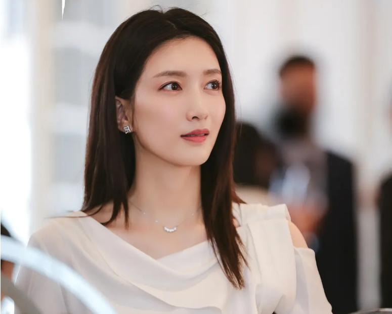 一集翻车，两集接吻，这剧的工业糖精真的不甜