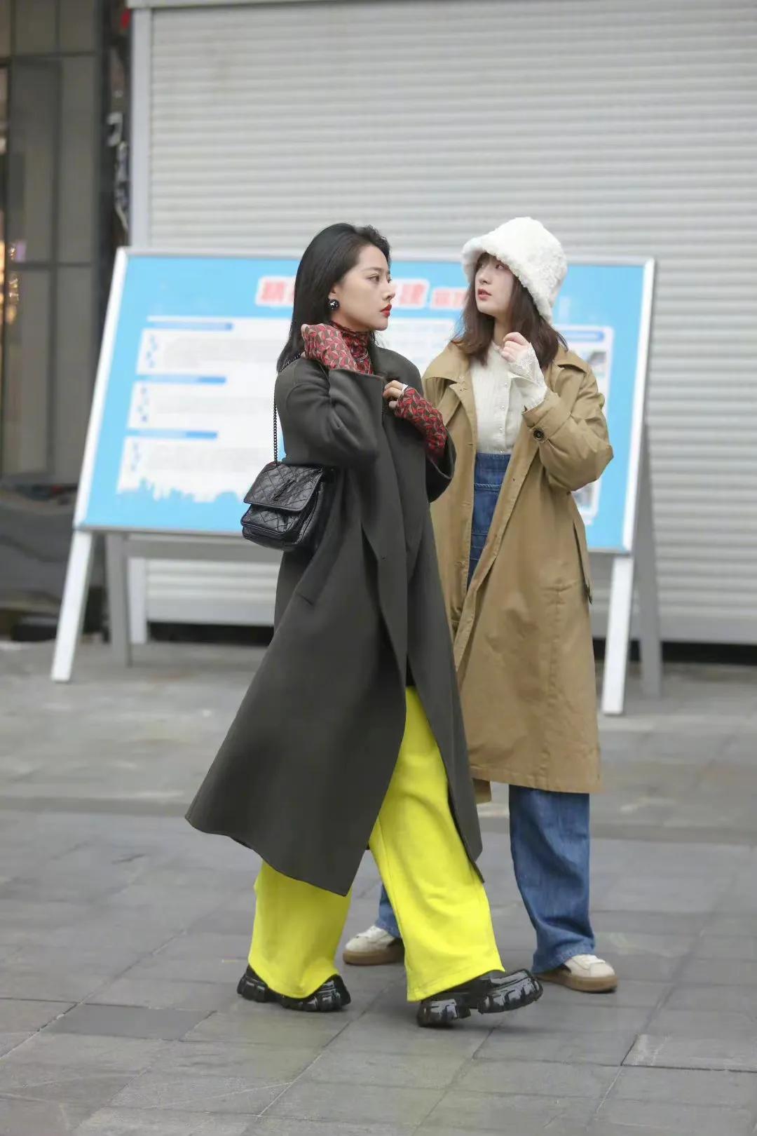 街拍闺蜜同款包,夏天背的大牌包包街拍