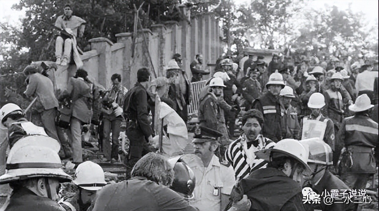 印尼球场暴力事件死亡原因,印尼一足球场爆发球迷暴力冲突