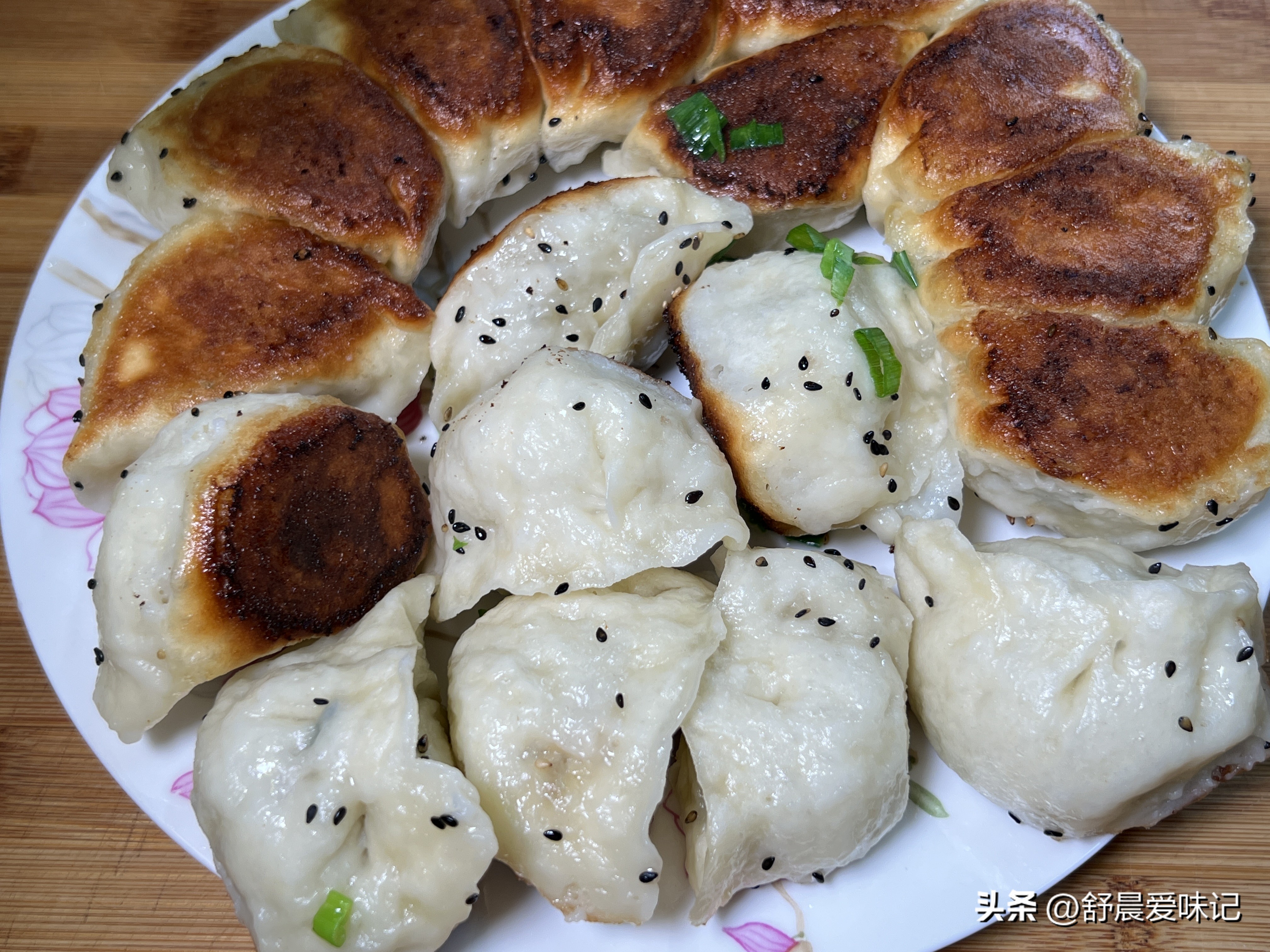 水煎包要想好吃，关键记住这两点，底部金黄，蓬松柔软，馅料鲜美