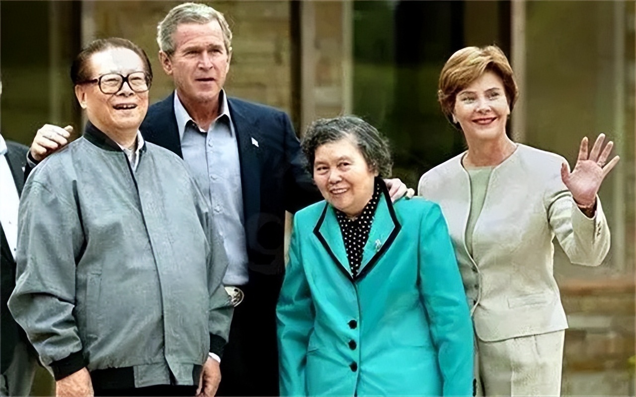 江*民泽**妹妹泽慧回忆兄长恋爱：*冶坪王**文静含蓄，与兄长性格互补