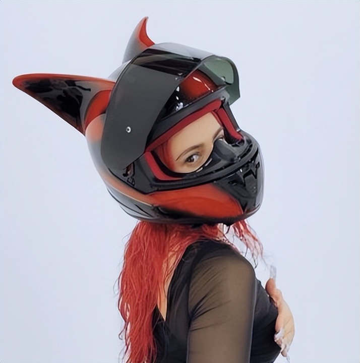 LESSERAFIM陷入了抄袭争议？韩国音乐评论家认为有差异！