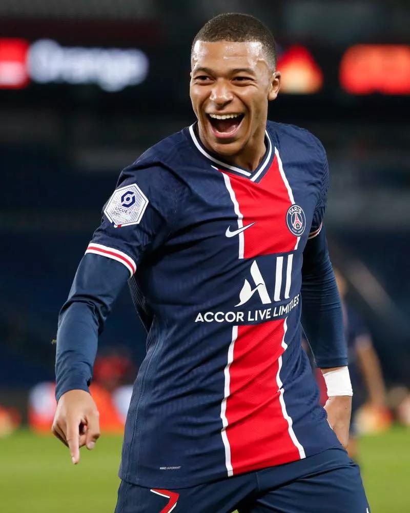 世界足坛年薪最高的十大球星,世界足坛最新年薪最高的十大球星