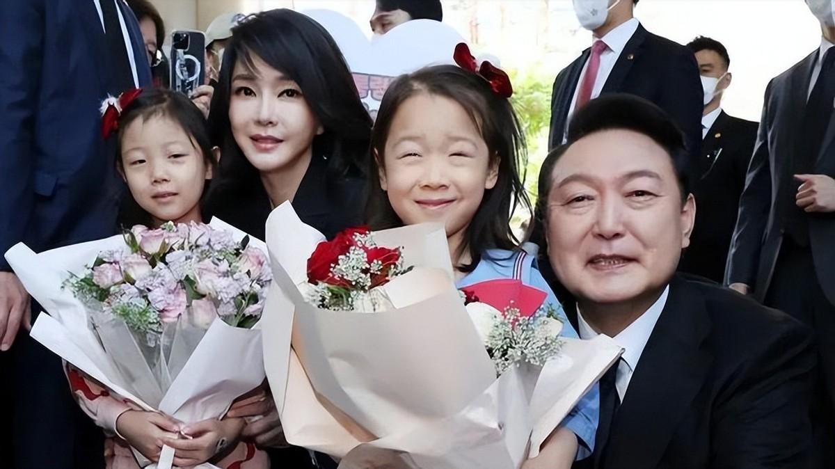 47岁西班牙王后现状,47岁西班牙王后颜值暴跌