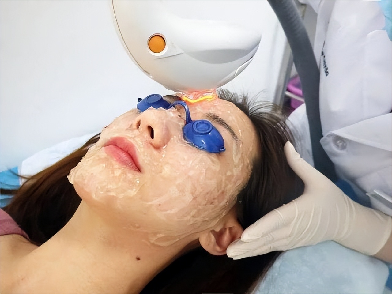 如何从黄黑皮逆袭冷白皮,如何从黄黑皮逆袭冷白皮男