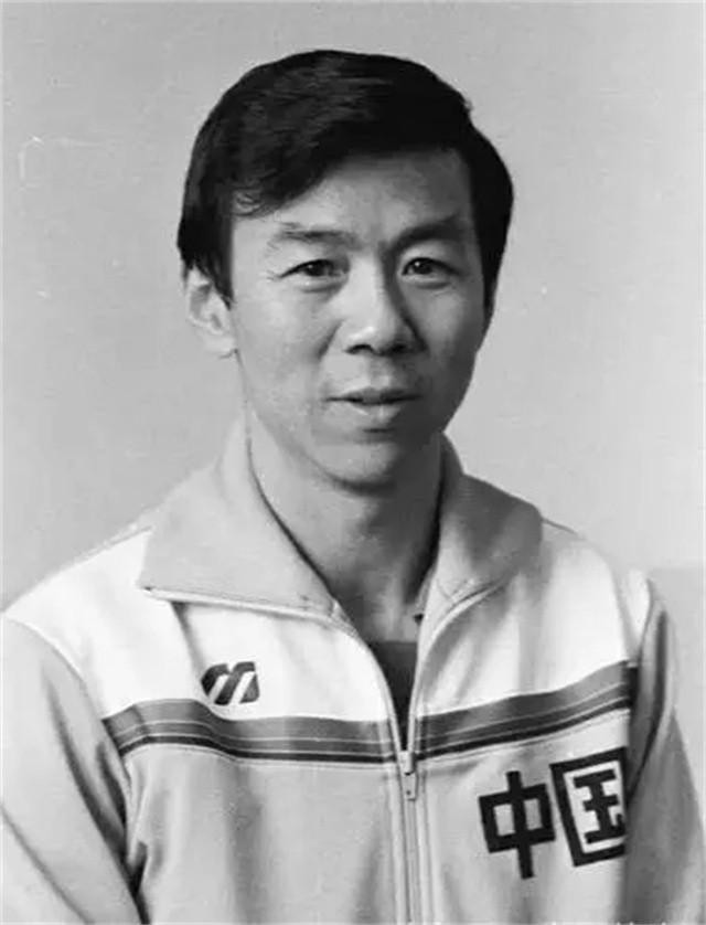 女排功勋袁伟民近况,女排老教练袁伟民的现状