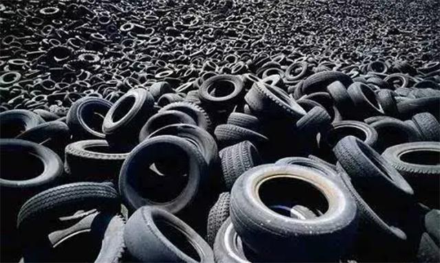 非洲穷小子“变废为宝”创业致富！把轮胎做成鞋，15元一双成爆款