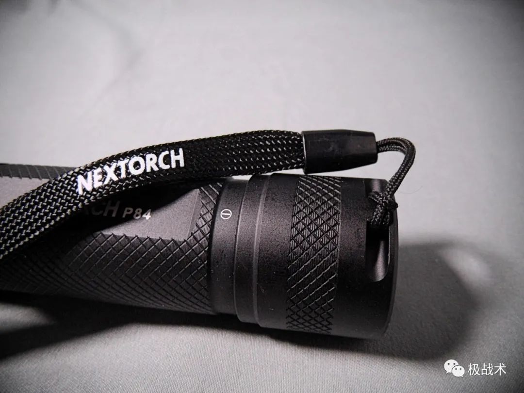 纳丽德手电筒p82测评,新标准战术手电对比纳丽德p80