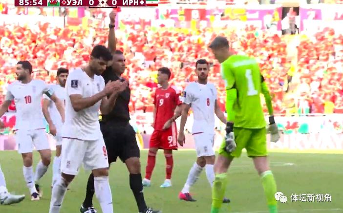 世界杯重大改判！VAR立功了，首张红牌诞生，亚洲球队获利