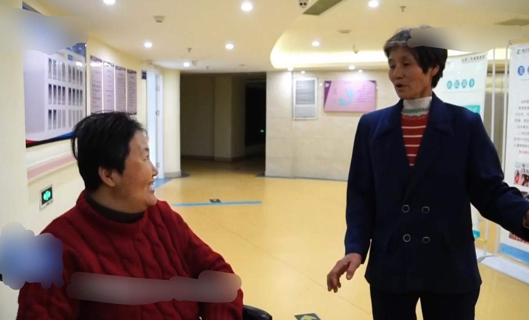 女护工照顾瘫痪富豪的瘫痪侄子,女护工照顾瘫痪小伙