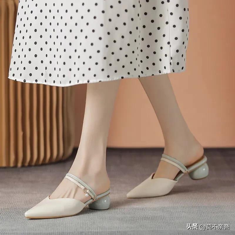 卡其色裙子搭配什么鞋子,雾霾蓝裙子怎么搭配鞋子