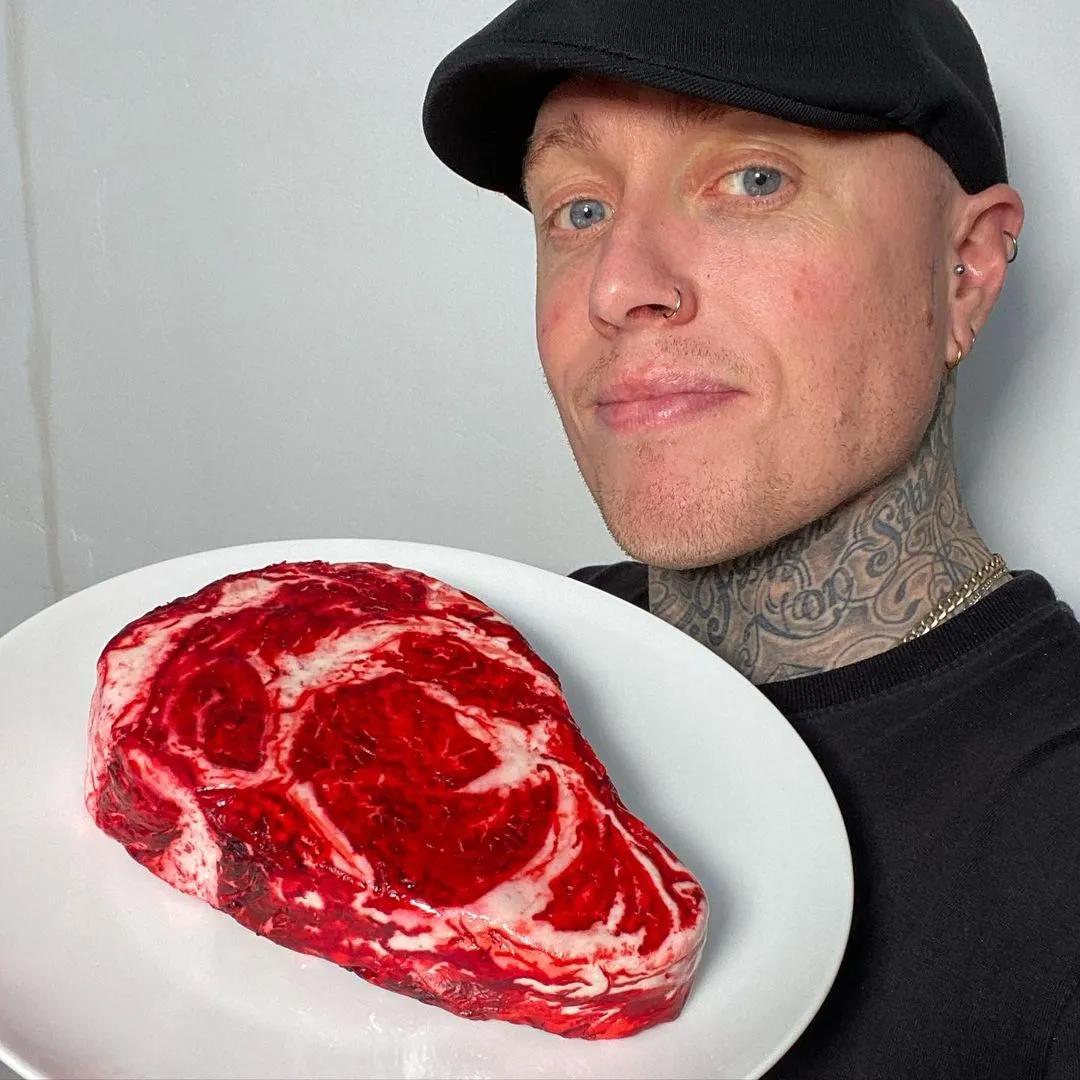 外国小哥制作魔法蛋糕,人体模型蛋糕