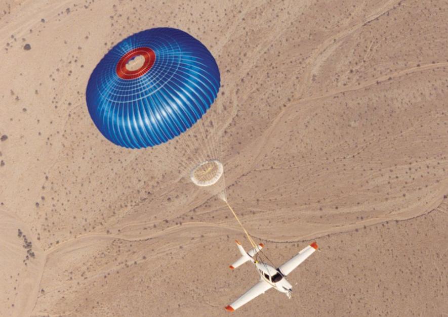 东航客机坠毁波音737能坐多少人,东航mu5735飞机上配备有无降落伞