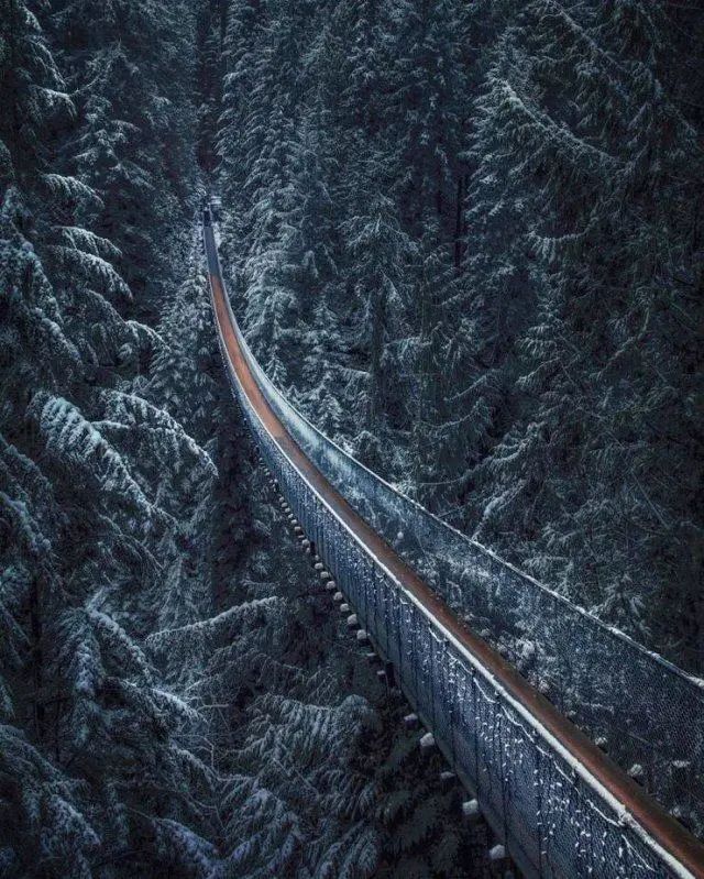 38张照片看世界：黎巴嫩被毁坏的港口，山洞球场