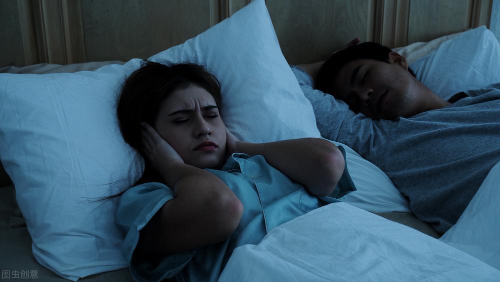 睡不着闭着眼睛是一样休息吗,夜里睡不着闭着眼睛算熬夜吗