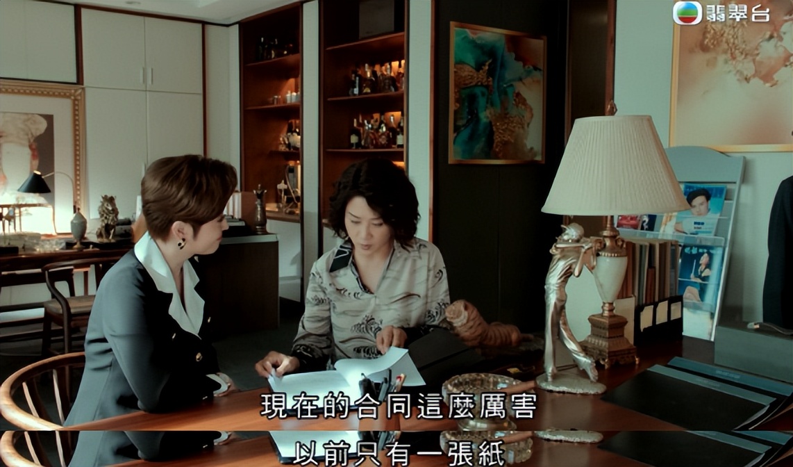 性感女神月入几十万，大家一起“下海”？她没被骂多亏有香港挡着