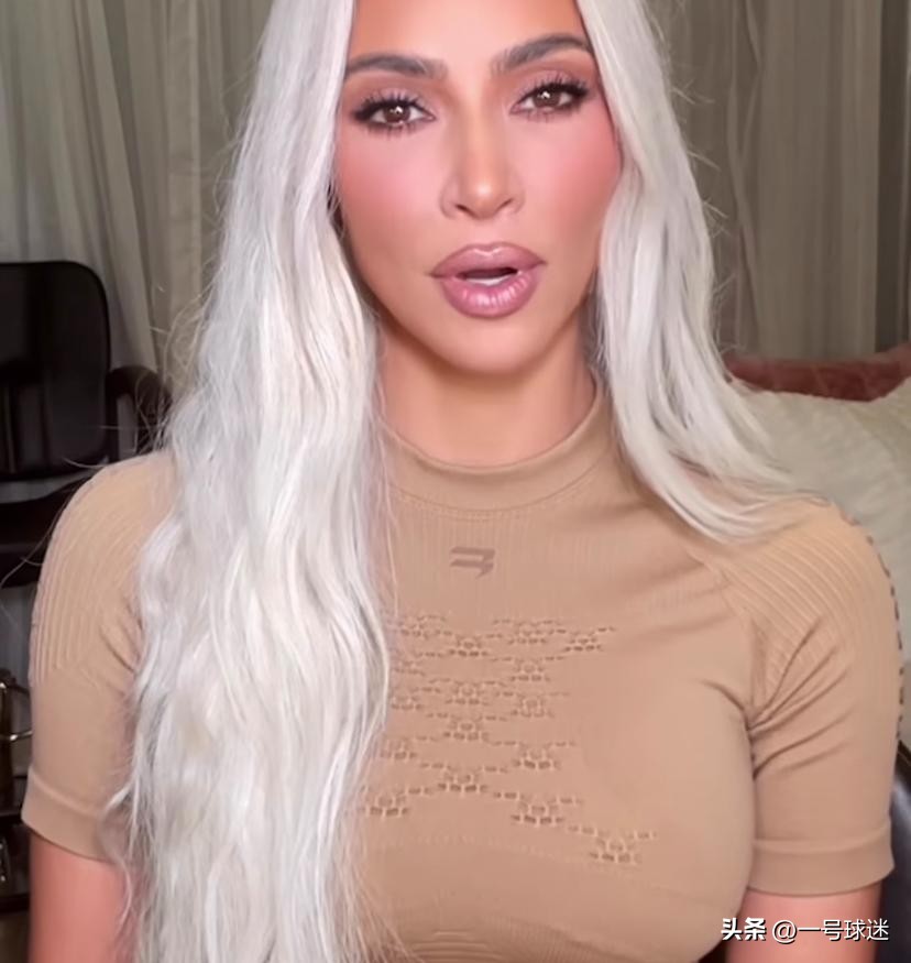 metgala2021卡戴珊马尾辫,卡戴珊双马尾辫