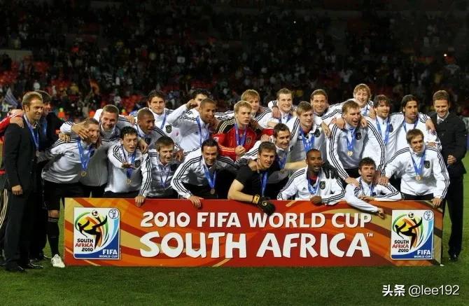 德国足球防守反击,德国足球防守撞人