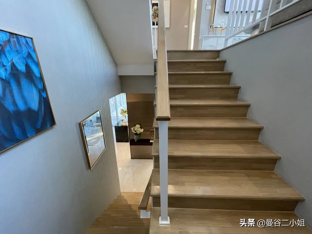 只要100多万的泰国三层别墅，6米挑高玻璃窗，比千万豪宅还大气