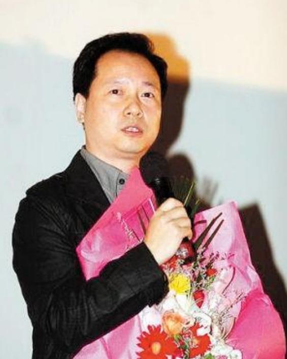 演员汤加丽：当人体模特，和丈夫离婚，被父母嫌弃，今45岁还单身