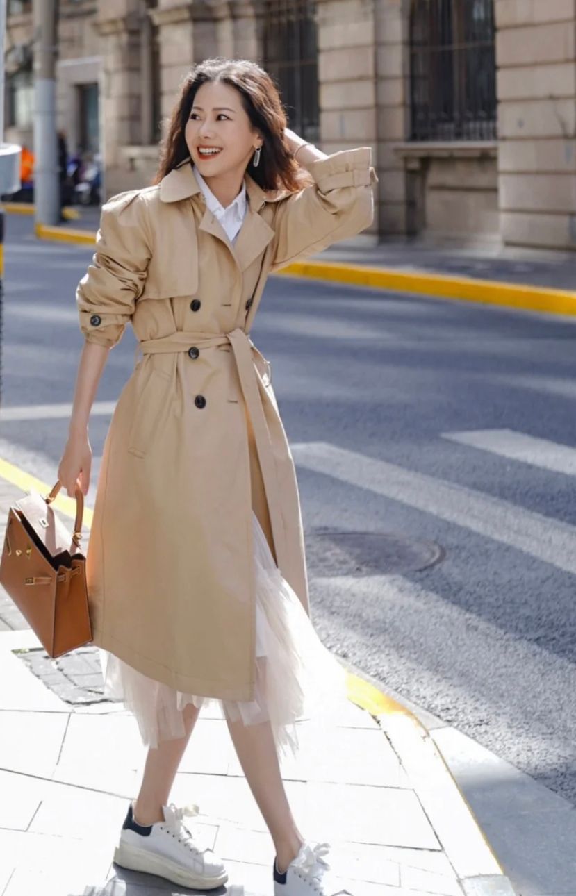 穿风衣穿小白鞋好看吗,穿风衣搭黑裤子还是牛仔裤