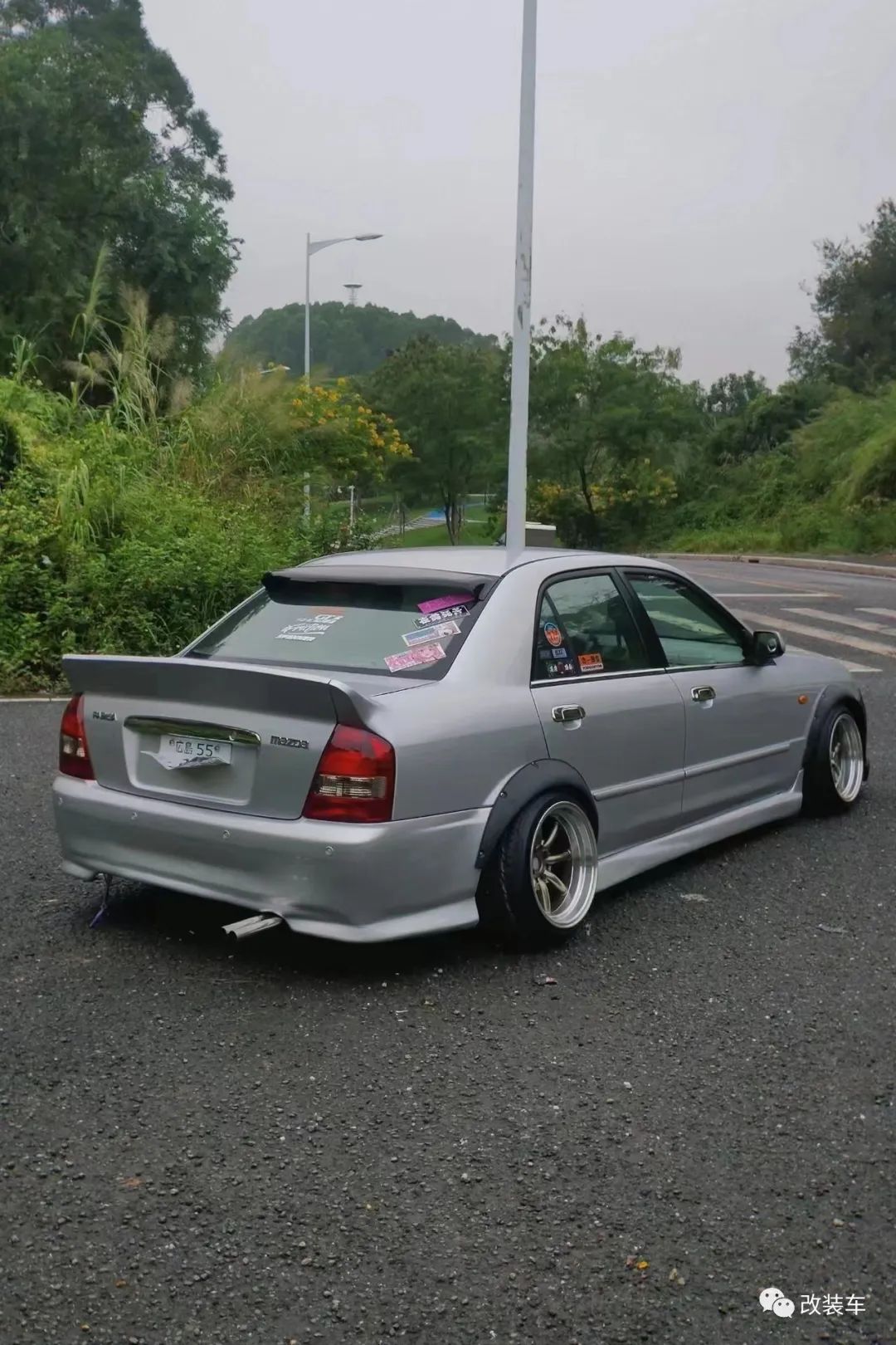 马自达323玩漂移,马自达323狂飙