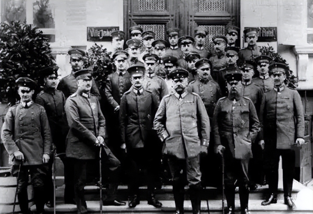 莫德尔一共歼灭了多少苏军,莫德尔20万德军对战200万苏军