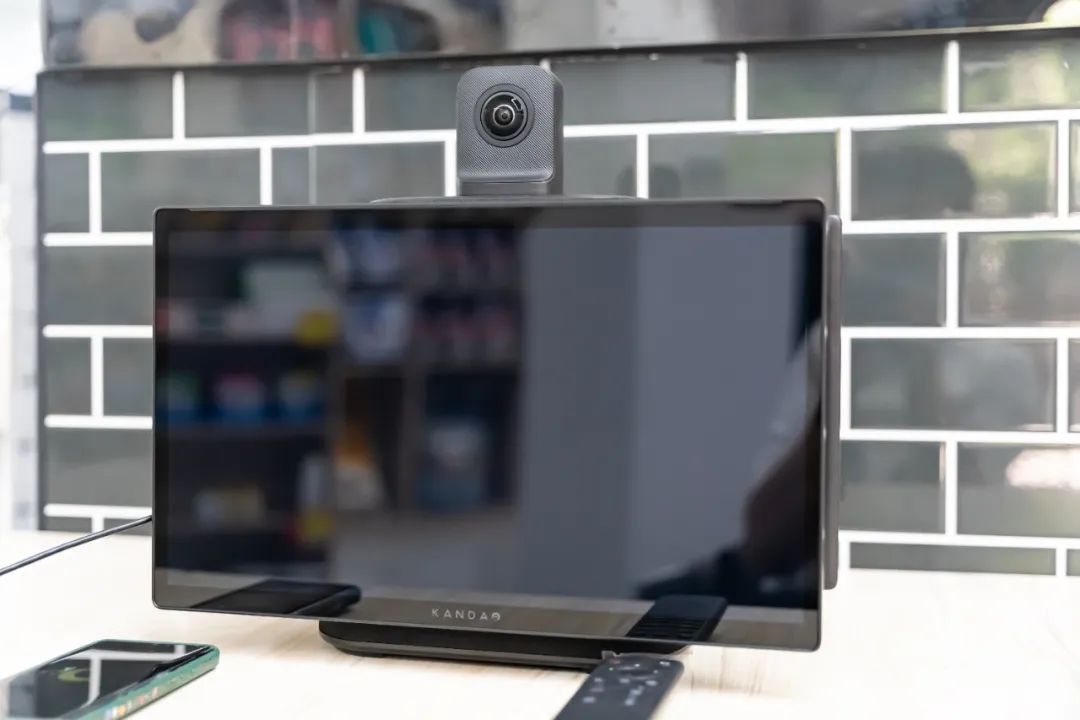 双屏显示+360°AI人脸追踪，看到MeetingUltra智能会议一体机测评