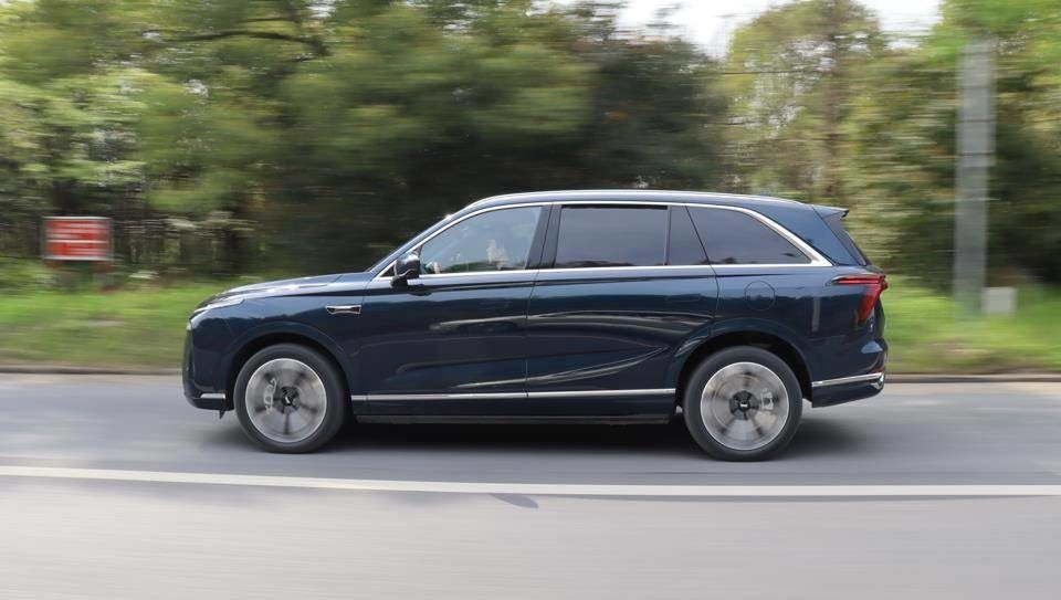 魏牌蓝山试驾深度测评,魏牌蓝山对比理想l8