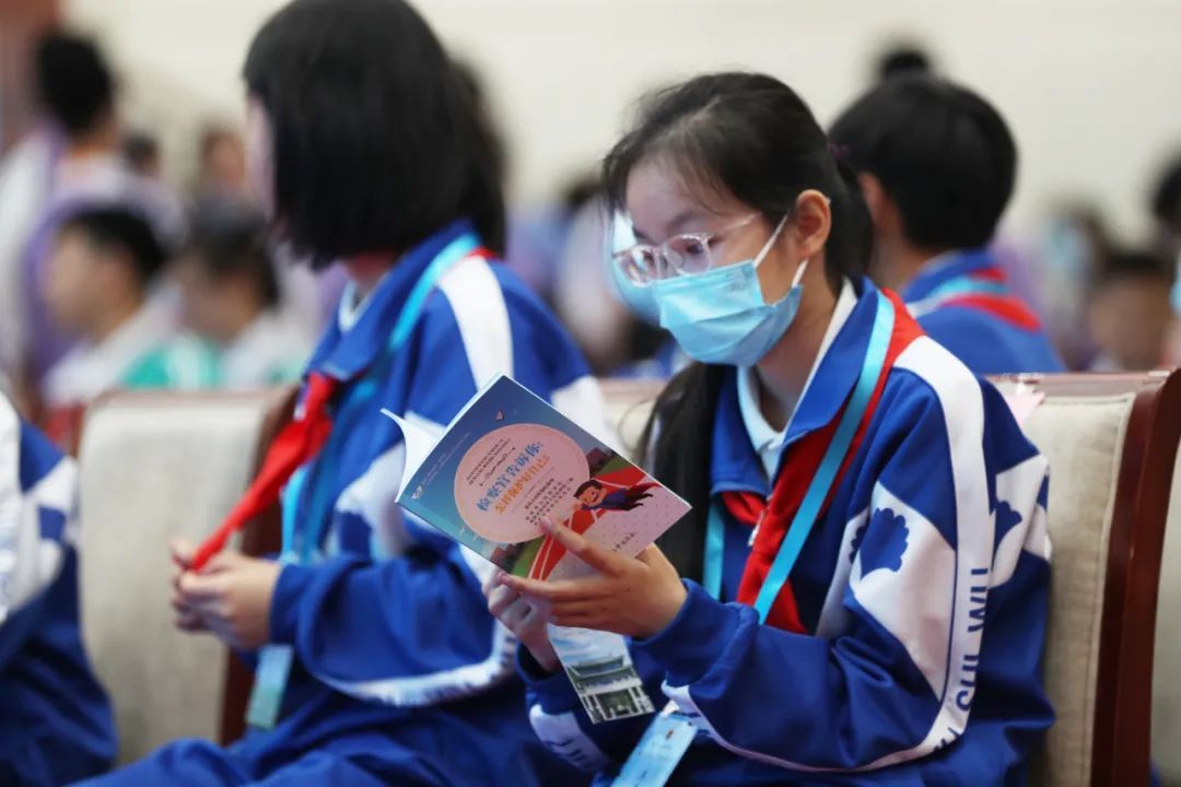 沉浸式体验法院零距离生动普法,零距离接触沉浸式体验