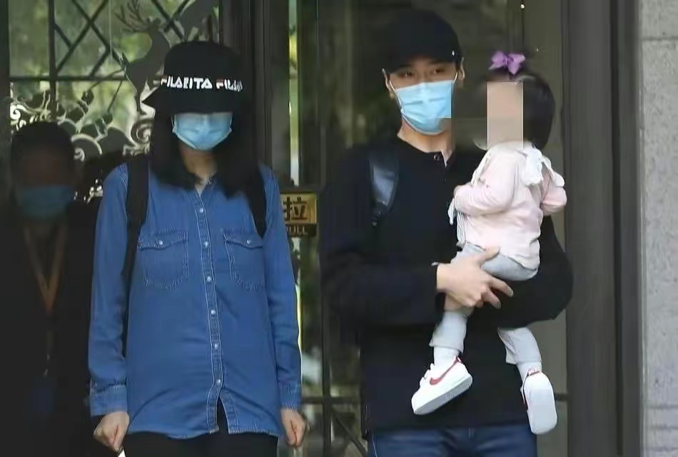 网友炸锅！偶遇高圆圆不得不服风采依旧素颜引起盛赞