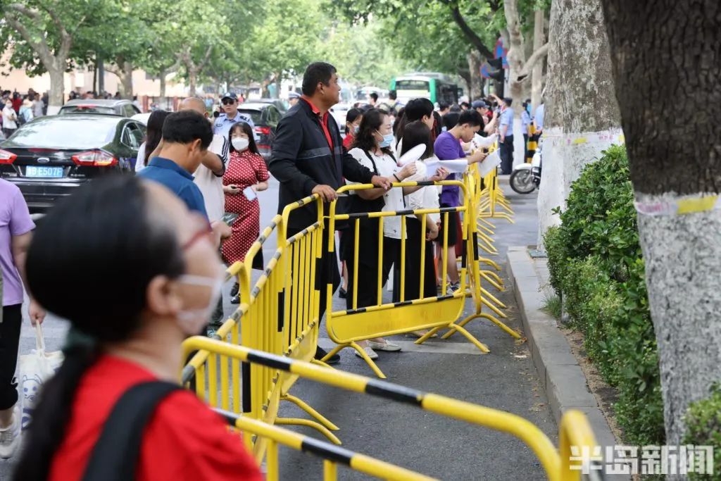 刚刚，青岛5万多勇士霸气走进战场！少年，此去何求？夺盛名、拔头筹、争魁首、独占鳌头！