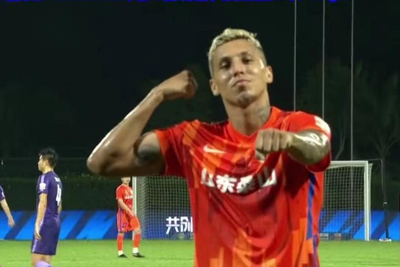 1-0！点赞VAR裁判！郝不换累死三军!只换1人让泰山下半场无力进攻