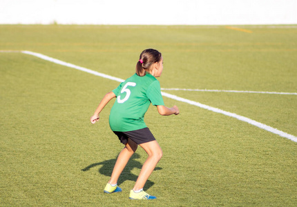 赵丽娜退役当网红,中国女足门将赵丽娜退役