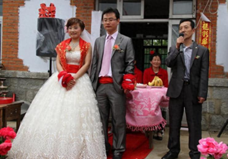 堂姐全家住我的房子,堂姐从外地回来都要住我们家