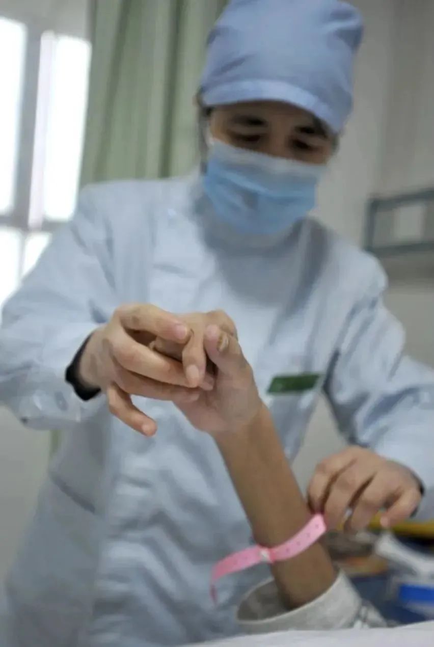 中国医师节致敬生命的守护者,中国医师节公益献礼