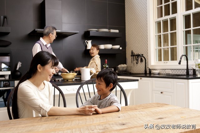 孩子不想吃饭父母有什么办法,小孩吃饭难父母怎么办