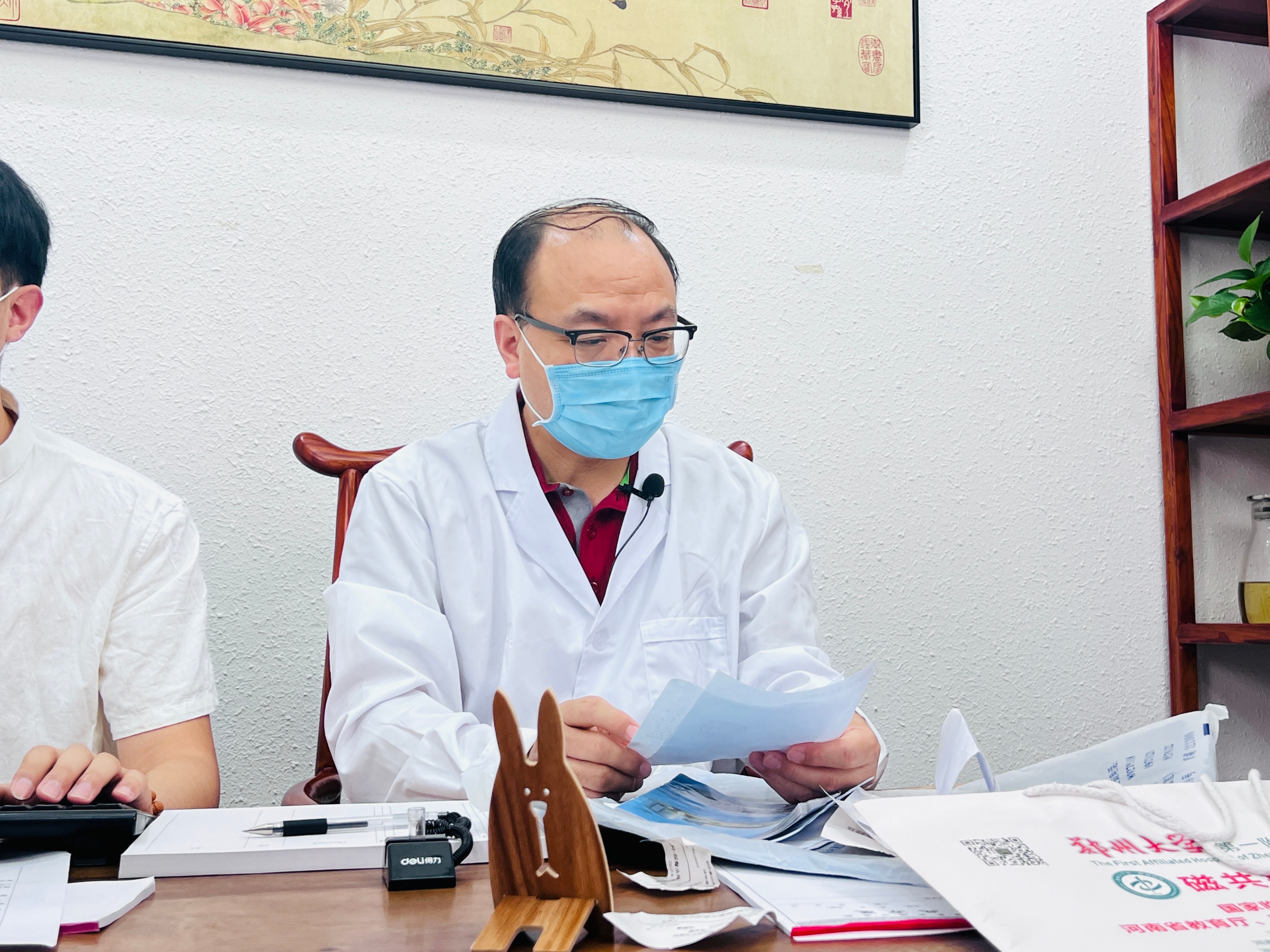 膝盖不痛、顽疾可祛，让腿轻松，今天主讲如何解膝痛腿痛