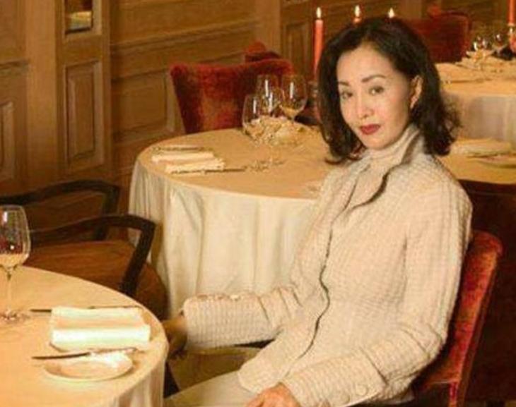 狂揽*钟金**奖、歌坛天后、美艳亲王，她们貌美有才却被伴侣无情伤害