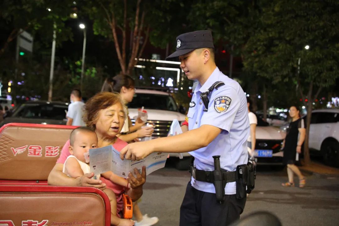 夏季治安打击整治“百日行动”丨尽锐出战!河南洛阳公安全力开展夏夜治安巡查宣防第二次集中统一行动