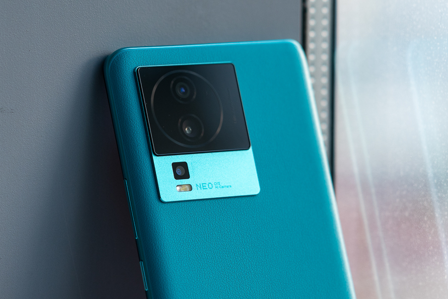 最新oppo和vivo手机哪款性价比高,vivox70pro+和oppofindx5pro