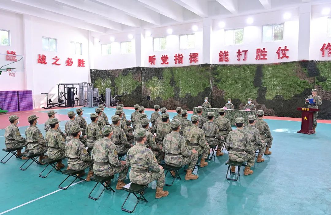 刚到部队时的新兵训练,刚到新兵连入营第一天