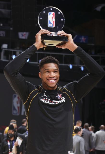 字母哥单挑全队,字母哥全明星选利拉德