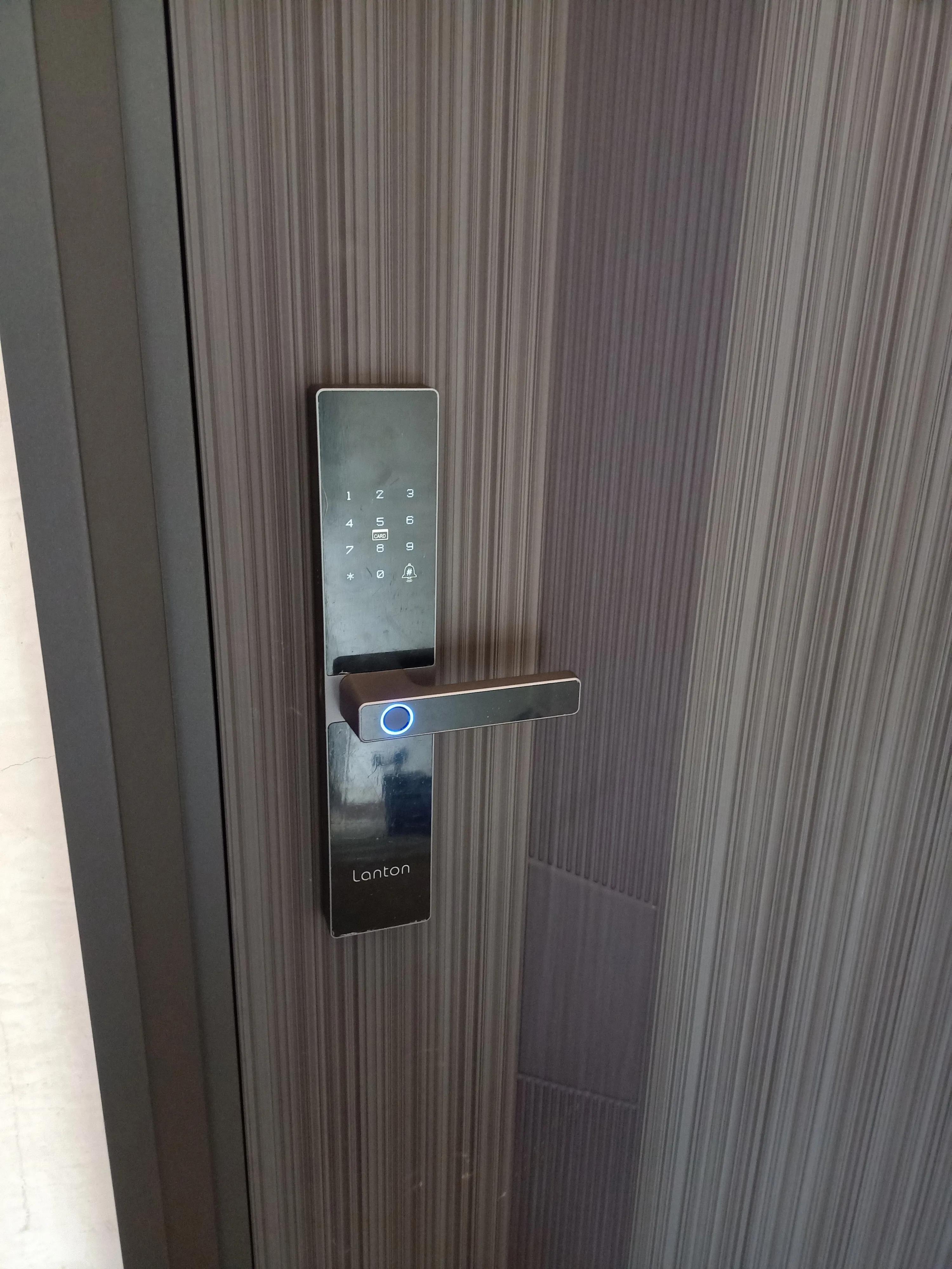 半自动指纹锁为什么价格差那么多,锁匠为什么不建议换指纹锁