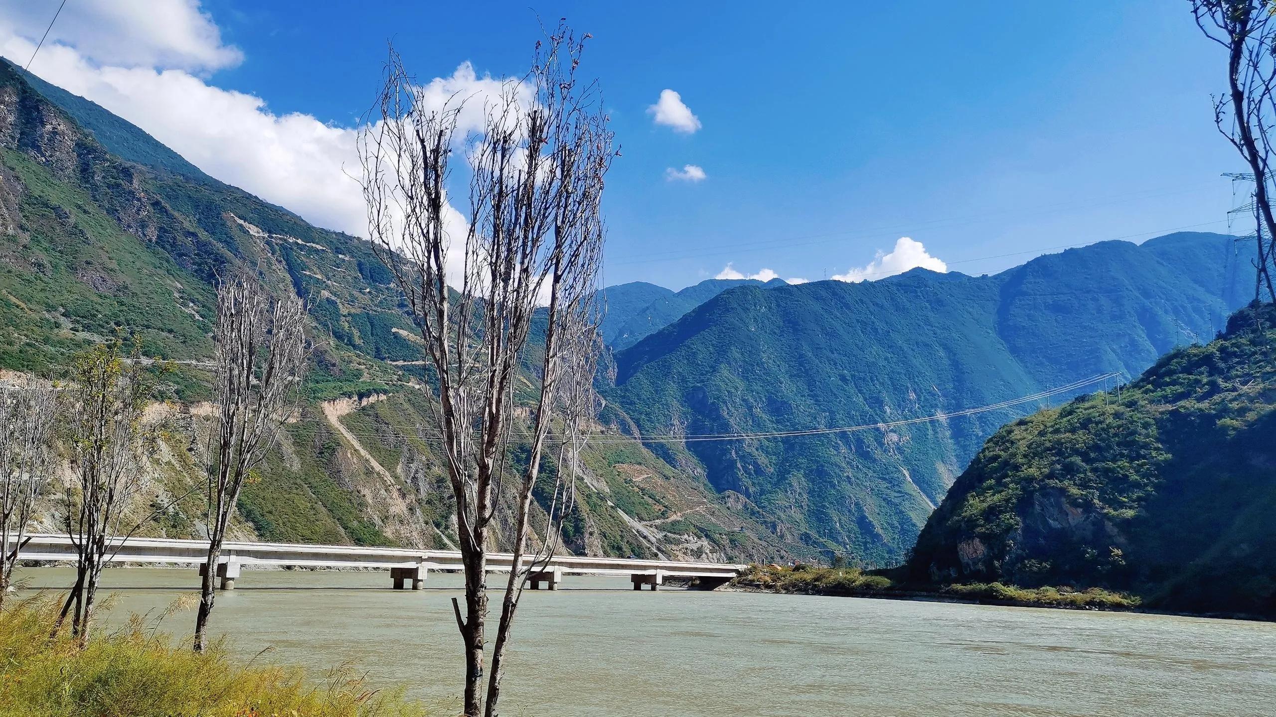 318堵车风景线,四川318国道沿途风景视频