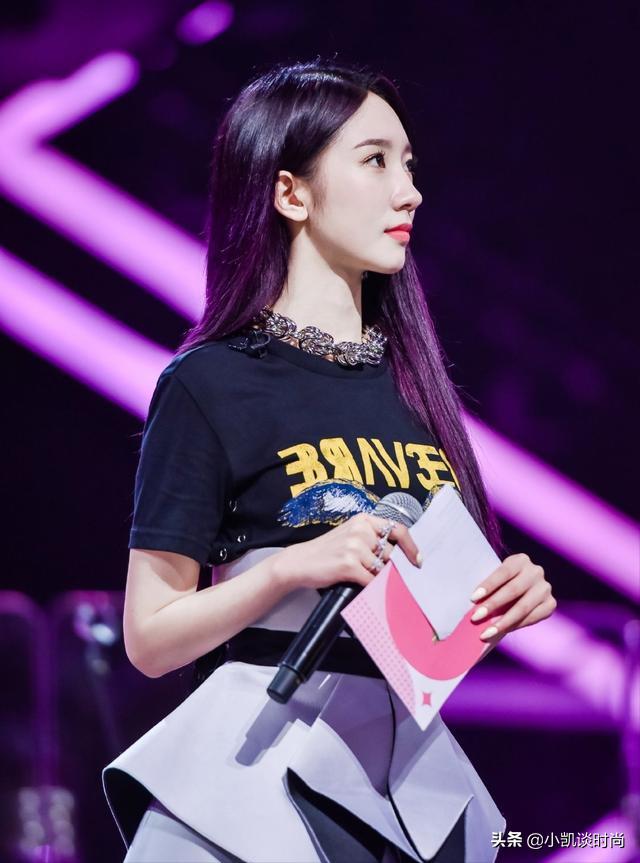 适合肤色偏黄今年流行发色,褪色也好看显白的低调发色